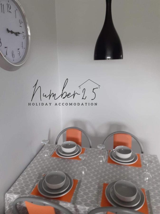 Number 25 Self Catering Apartments Ederney Ardess المظهر الخارجي الصورة